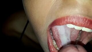 Spectacular blowjob from a Mexican with a great discharge of semen in her sexy mouth