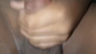 Mi novia me graba miestra me masturbo y me ayuda a venirme