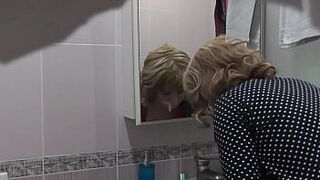 Frina neighbor repaired electric kettle, then put Milf in doggy style, fucked her pussy and cum.